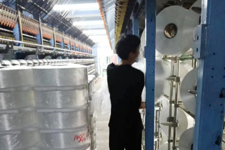 Zone de suspension des fils de production DTY