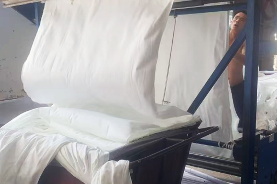 Production en usine de teinture-zone de retournement en tissu gris