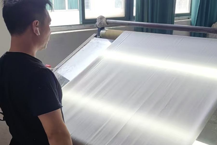 Zone d'inspection des produits finis de la production de l'usine de teinture