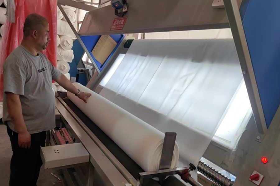 Zone d'inspection des produits finis de la production de l'usine de teinture