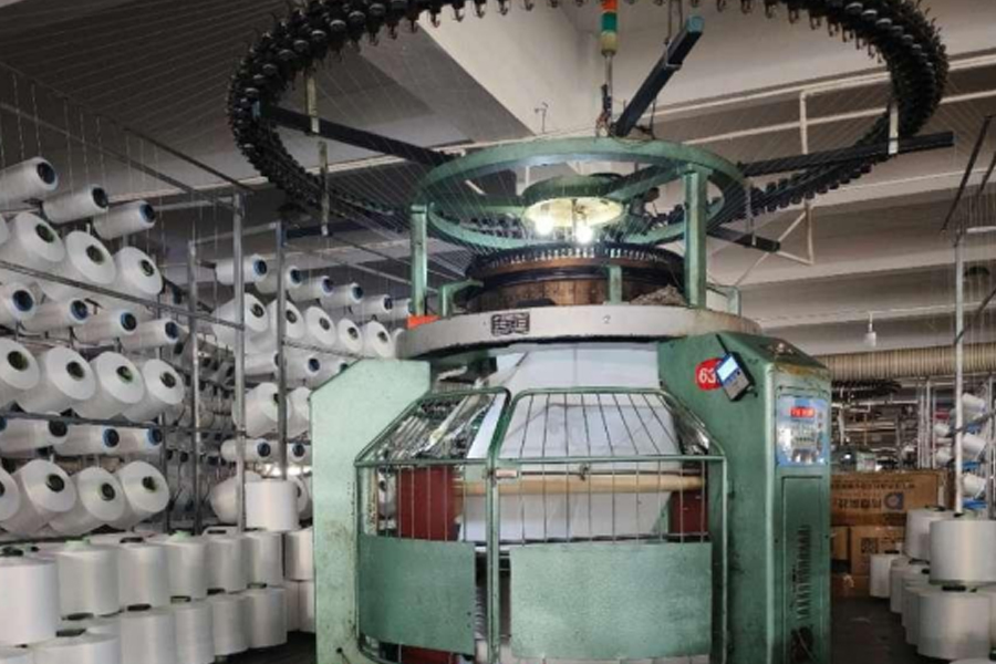 Modèle de production en tissu gris-pied haut simple face