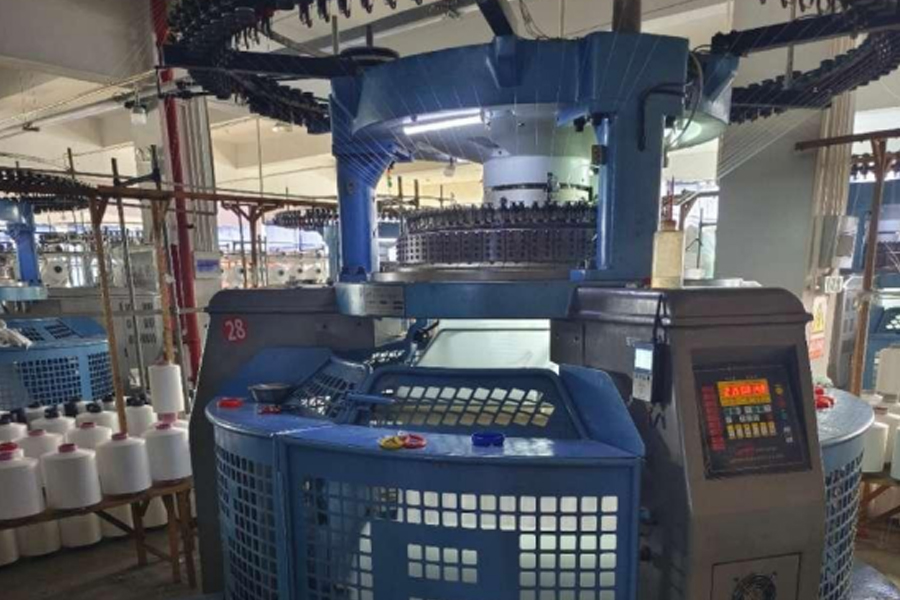 Modèle de production en tissu gris-pied central double face